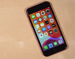 iFixit分享试玩者拆卸苹果手机SE 2app的视频