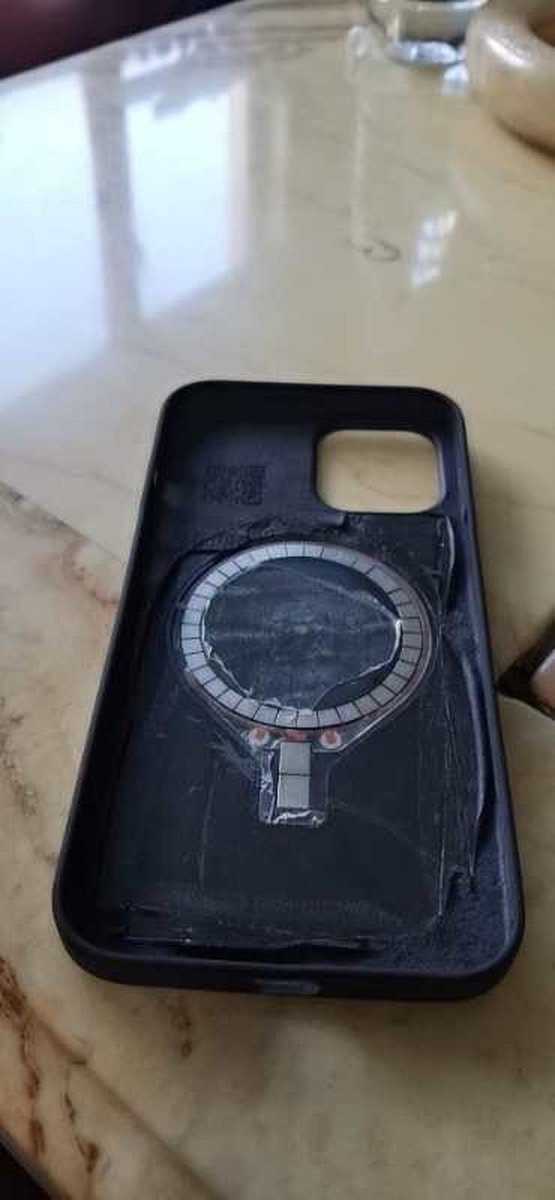 疑似 iPhone 12 新爆料图：内部有一圈磁铁