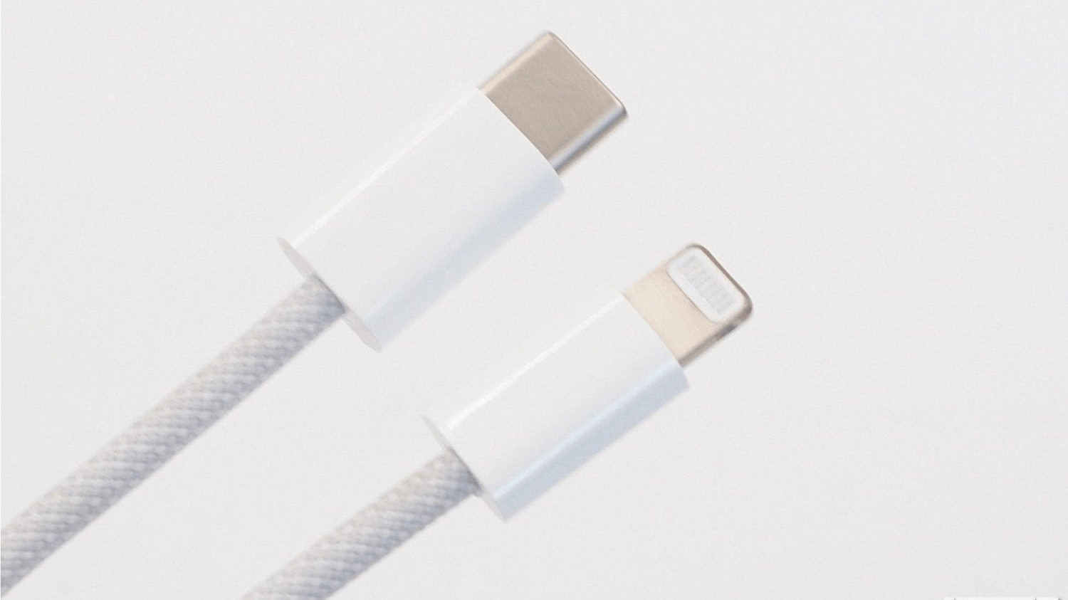 传苹果 iPhone 12 将会提供一条全新闪电至 USB-C 编织线